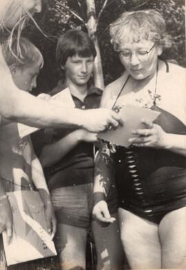 Herta Nestler im Badeanzug