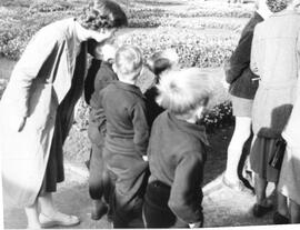 Kindergruppe im Park