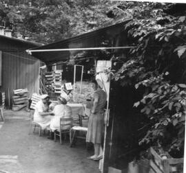 Küchenfrauen im Hof