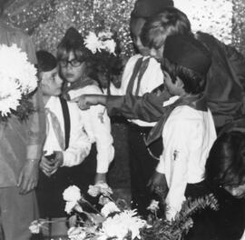 Kinder in Pionieruniform