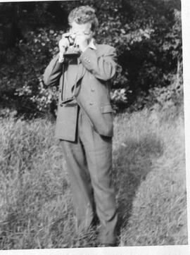 Porträt Mann mit Fotoapparat