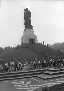 Besuch sowjetisches Ehrenmal Treptower Park
