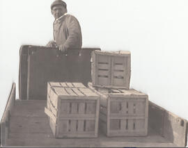 Onkel Schulli auf Transportwagen