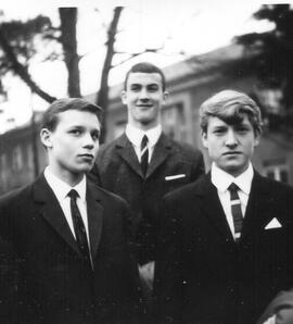 Porträt drei junge Männer im Anzug