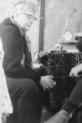 Frau im Trainingsanzug