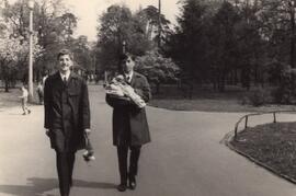 Porträt Jugendliche im Anzug