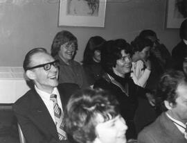 Erwachsene bei Veranstaltung