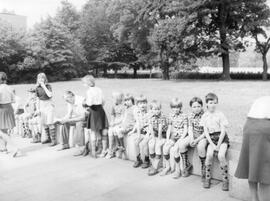 Kindergruppe im Park