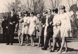 Jugendweihe Gruppenfoto auf Heimgelände