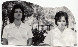 Porträt zwei Frauen im weißen Kittel