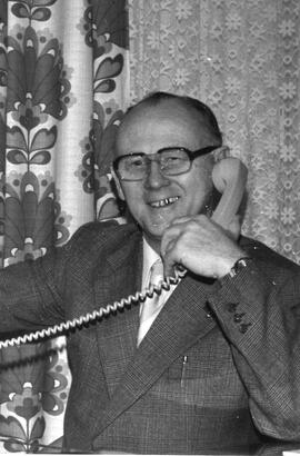 Herr Binder am Telefon